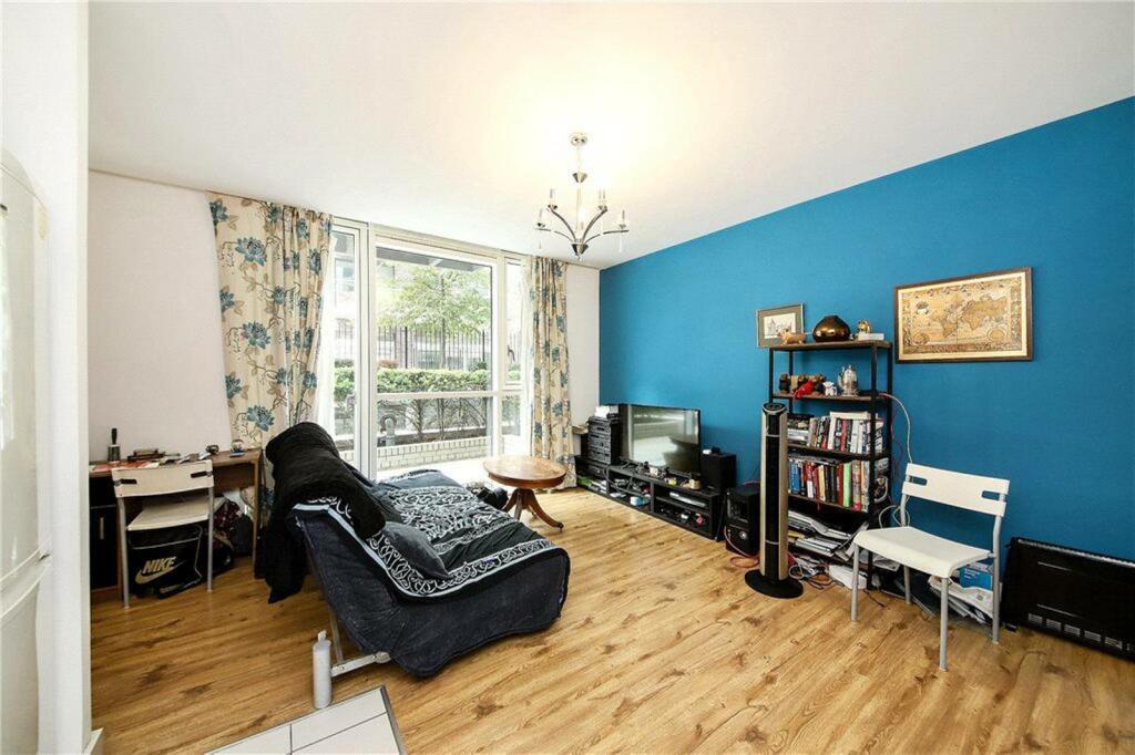 1 bedroom flat for rent in Goodman Street, Aldgate, London, E1