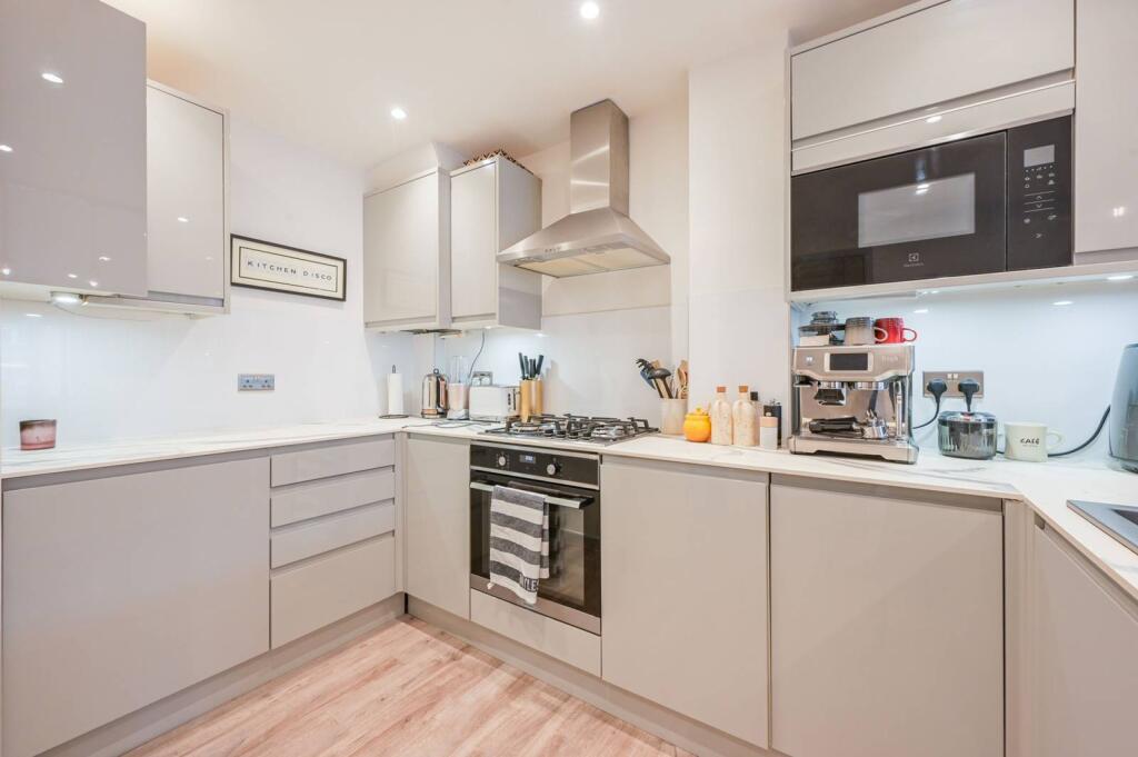 Main image of property: Discovery Walk, Wapping, London, E1W