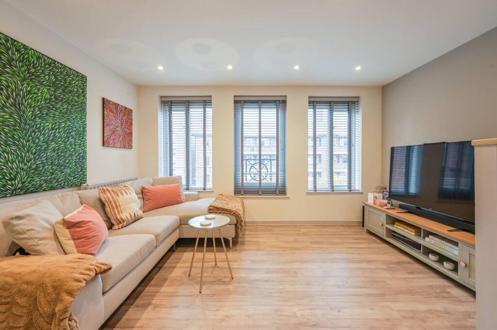 Main image of property: Discovery Walk, Wapping, London, E1W