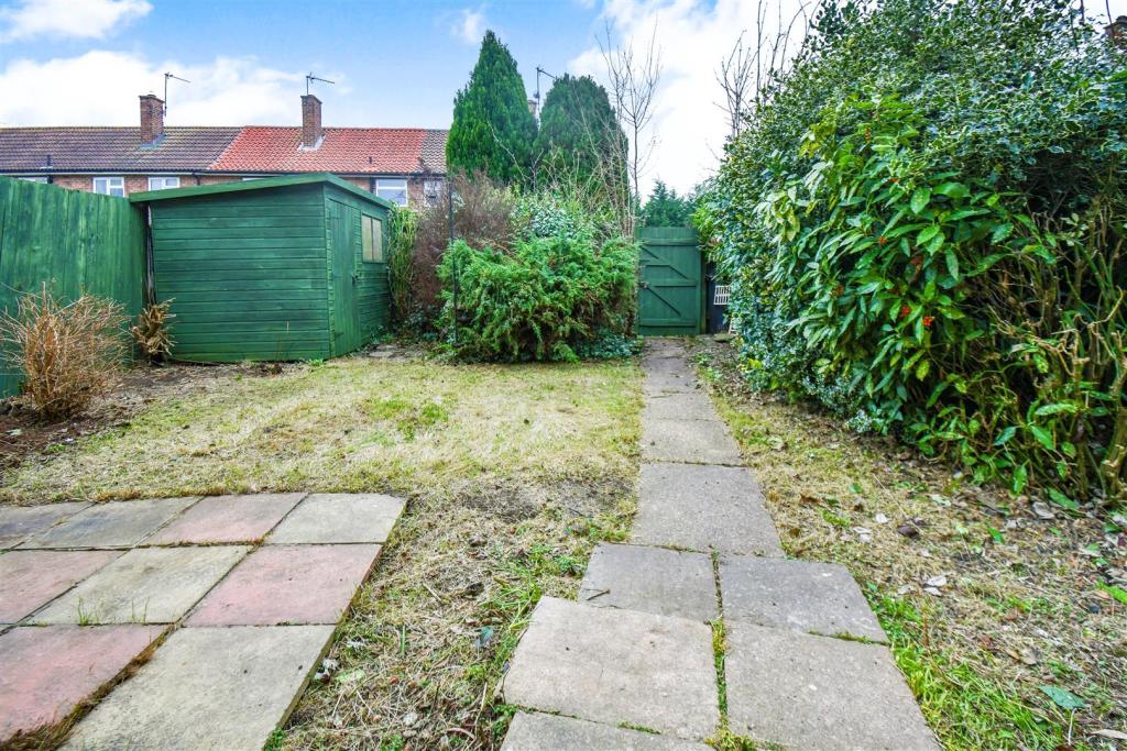 2 bedroom end of terrace house for sale in Staveley Road, Hull, HU9