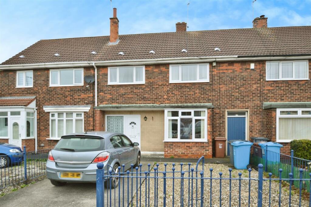 3 bedroom terraced house for sale in Bilsdale Grove, Hull, HU9