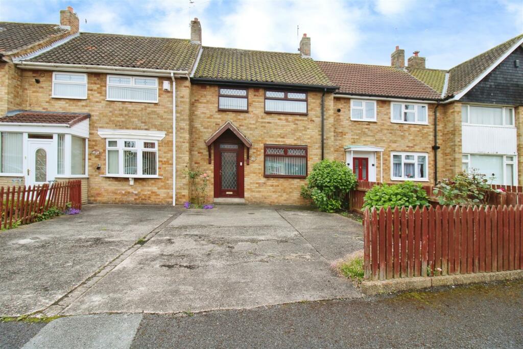 2 bedroom terraced house for sale in Felbridge Close, Hull, HU9