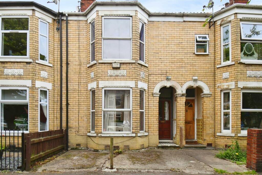 3 bedroom terraced house for sale in Westcott Street, Hull, HU8