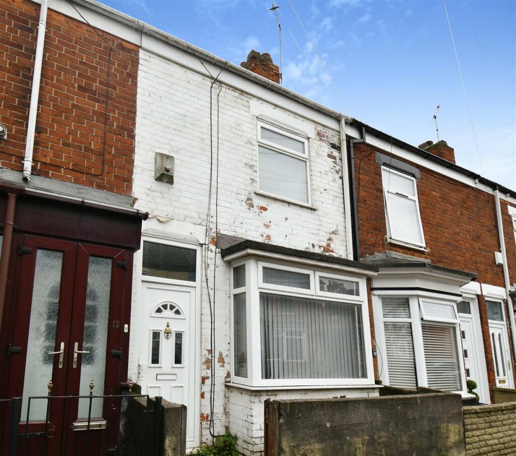 2 bedroom terraced house for sale in Berkshire Street, Hull, HU8