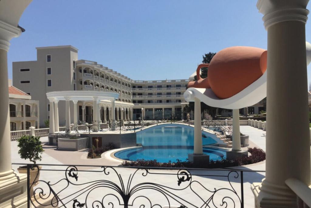 500 bedroom hotel for sale in Kyrenia, Girne (Kyrenia), north of Cyprus