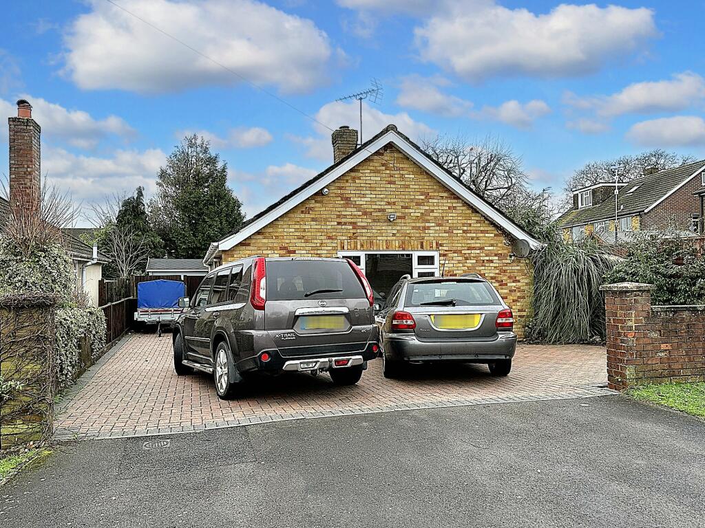 2 bedroom detached bungalow for sale in Falcon Fields, Fawley, SO45