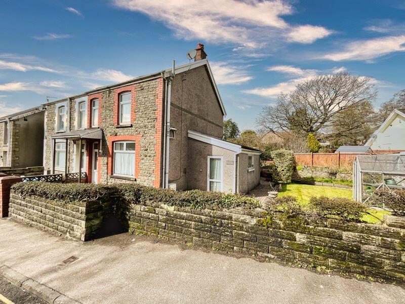 3 bedroom semidetached house for sale in Llwyn Celyn, Bryncethin