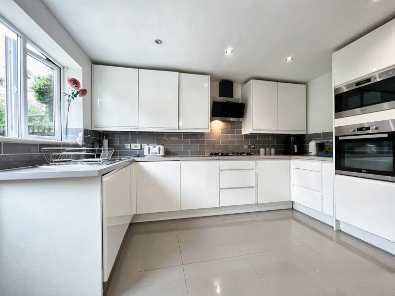Additional property image - 18 Rhodfa Ceirios, Pen-Y-Fai, Bridgend, CF31 4GG