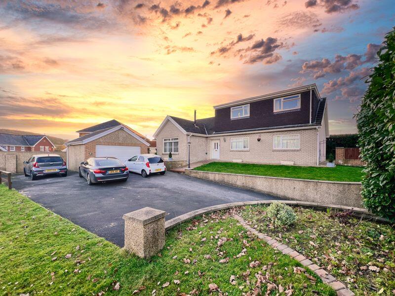 4 bedroom detached house for sale in Bryntirion Hendre Road, Pencoed