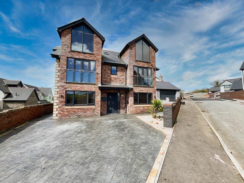 5 bedroom detached house for sale in 10 Abergarw Meadow, Brynmenyn