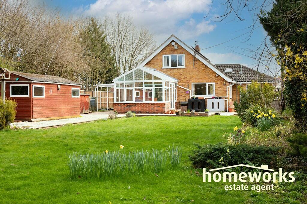 4 bedroom chalet for sale in Yaxham Road, Dereham, Norfolk, NR19