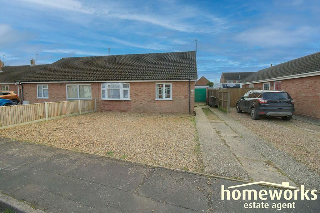 3 bedroom semidetached house for sale in North Park, Fakenham, Norfolk