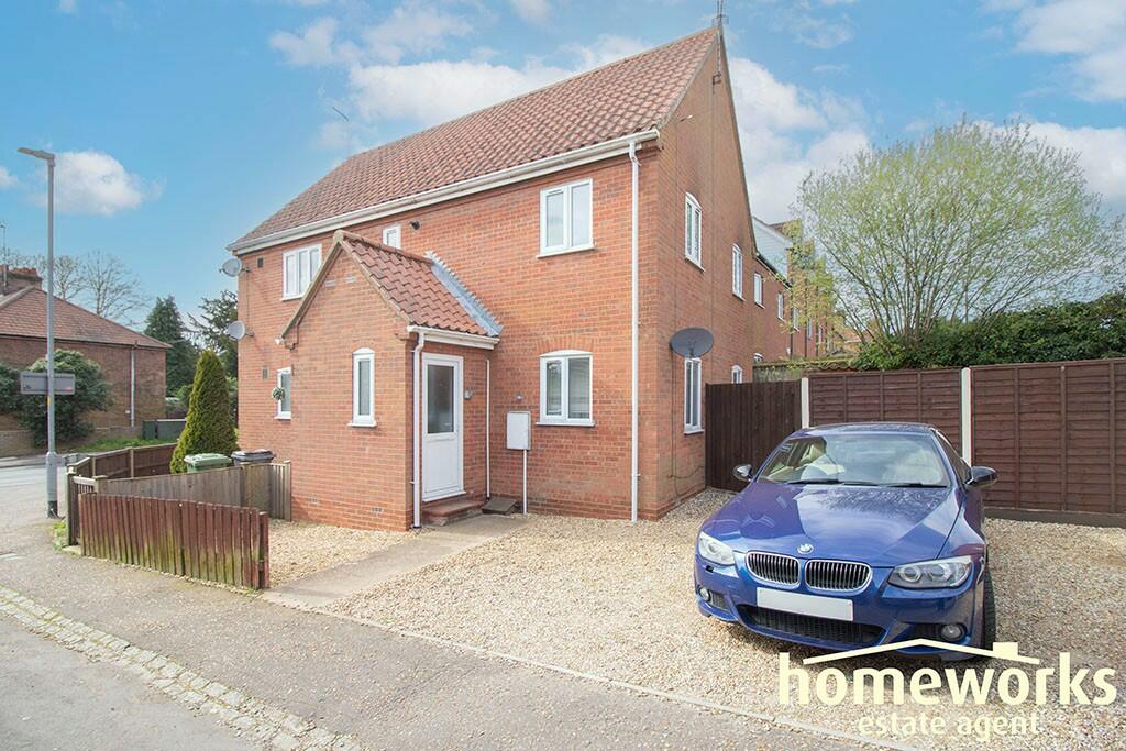 2 bedroom flat for sale in Elvin Road, Dereham, Norfolk, NR19