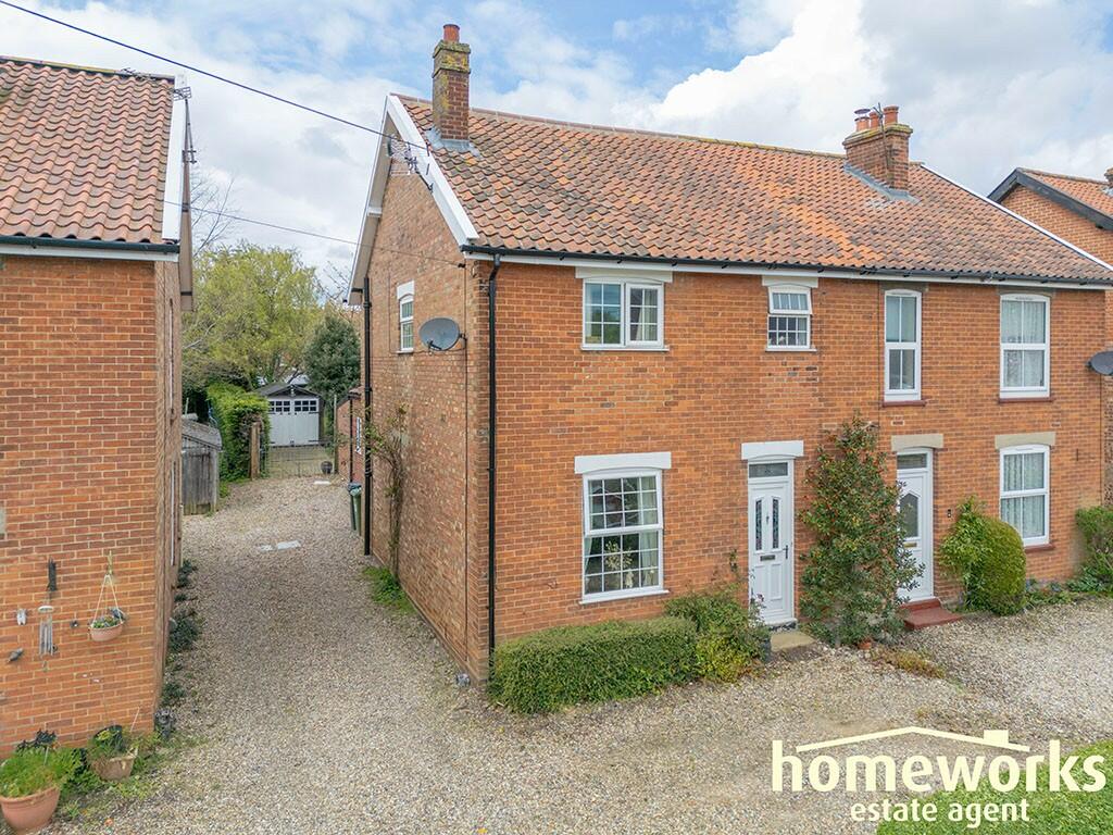 4 bedroom semidetached house for sale in Crown Road, Dereham, Norfolk