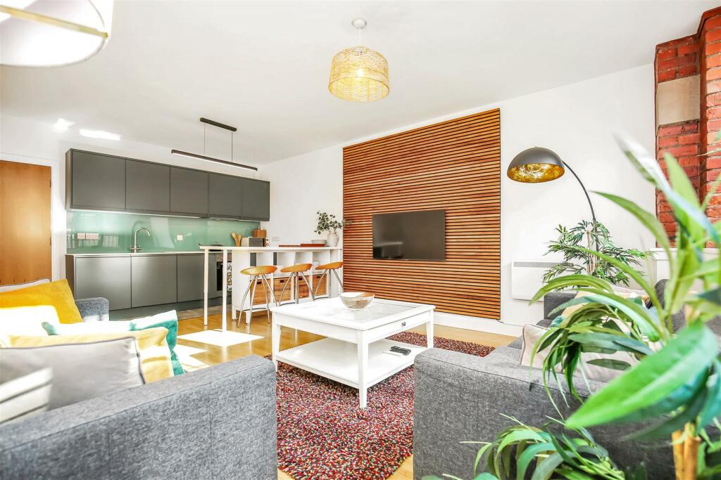 2 bedroom flat for rent in Pandongate House, City Road, City Centre