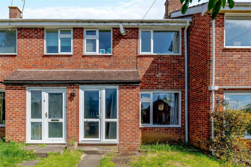 3 bedroom terraced house for sale in Poplar Road, Itchington