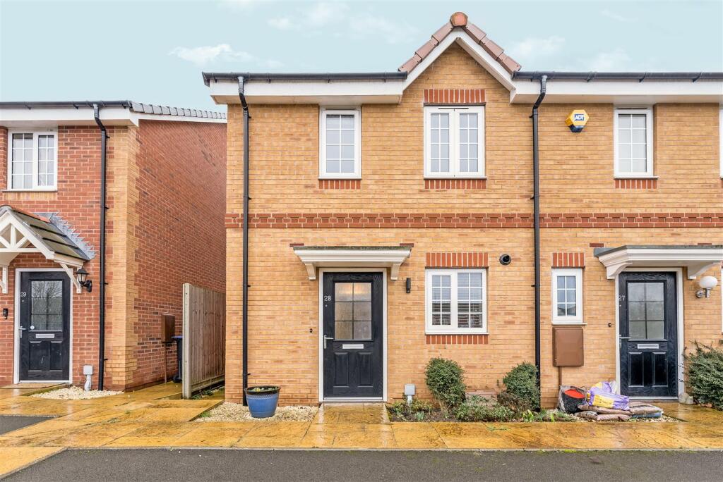 2 bedroom end of terrace house for sale in Black Shale Drive, Southam, CV47