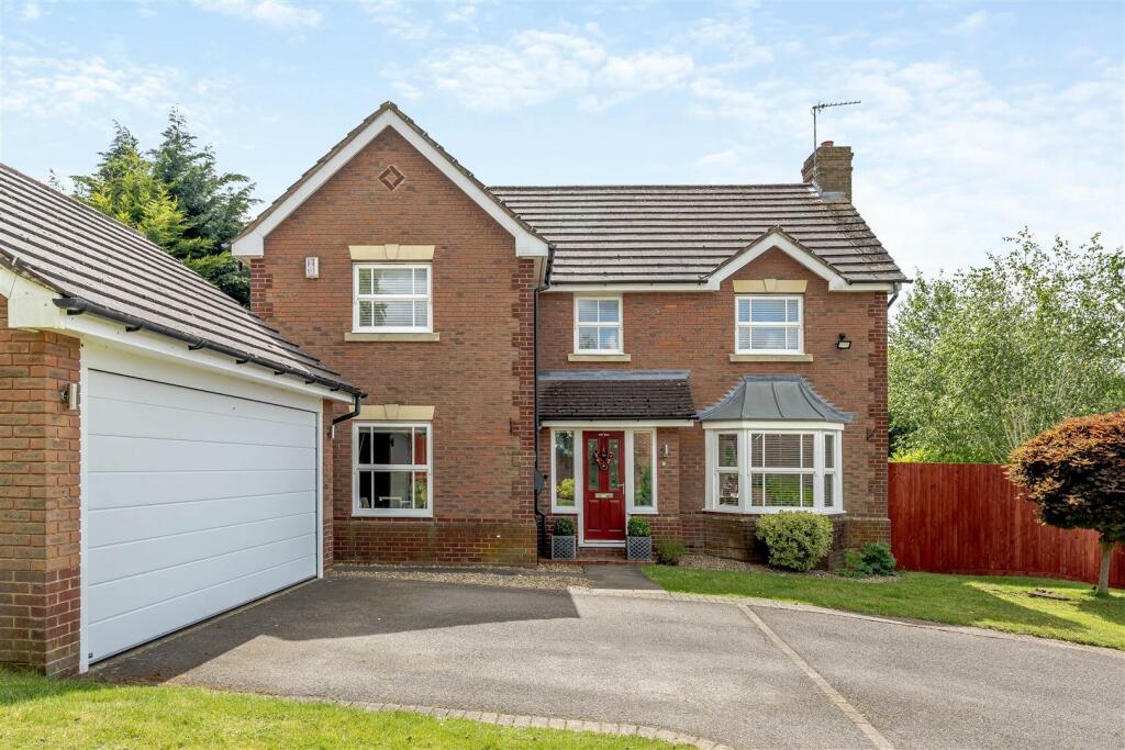 4 bedroom detached house for sale in Brook View, Dunchurch, Rugby, CV22