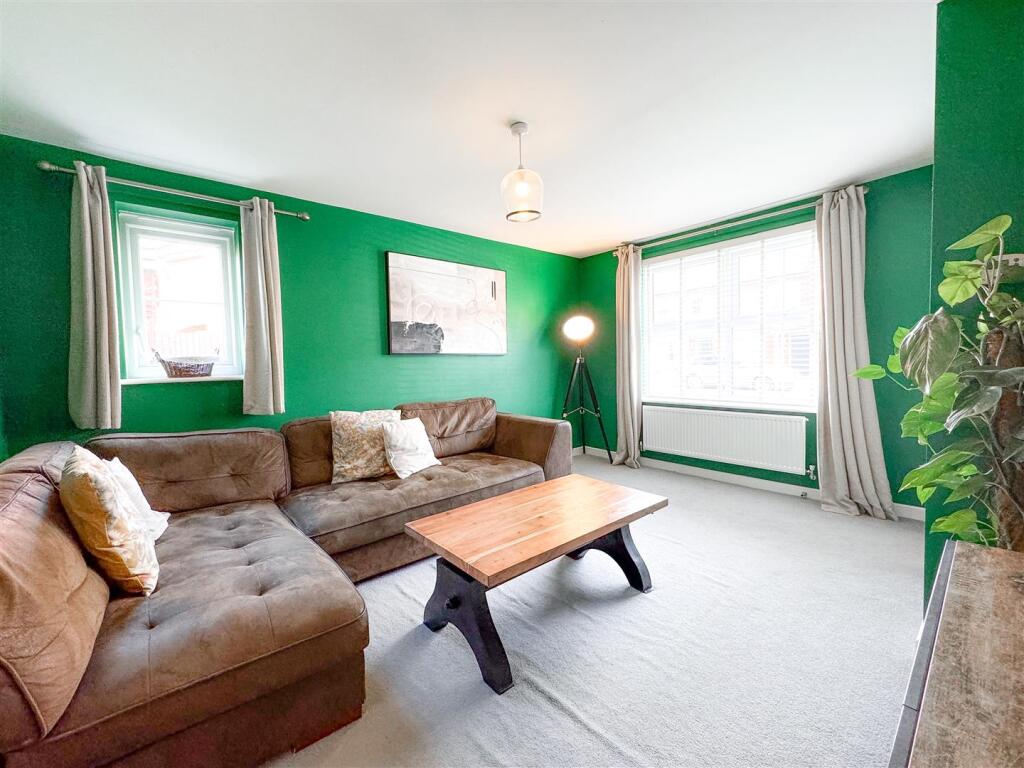 Additional property image - Meadow Drive, Long Itchington, Southam