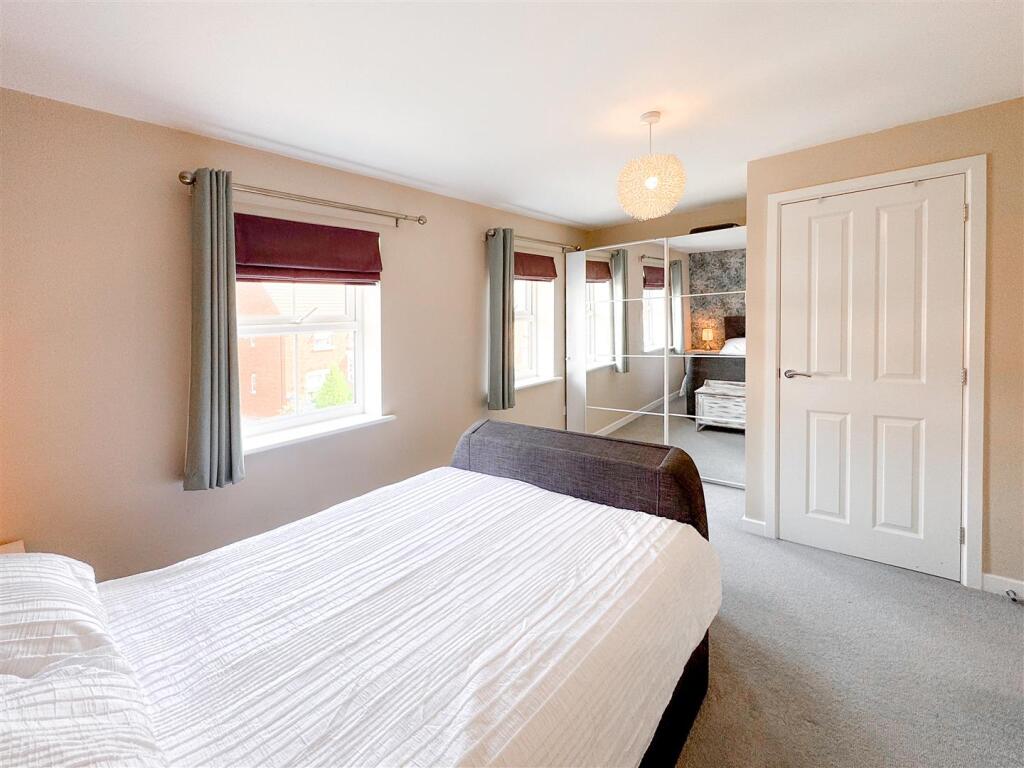 Additional property image - Meadow Drive, Long Itchington, Southam