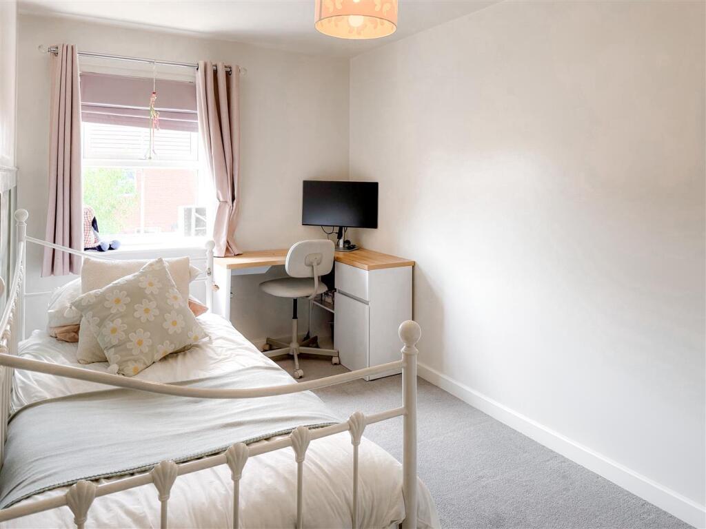 Additional property image - Meadow Drive, Long Itchington, Southam
