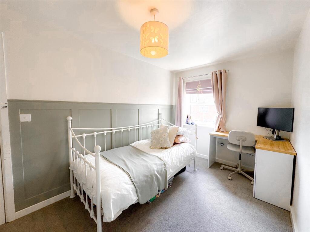 Additional property image - Meadow Drive, Long Itchington, Southam
