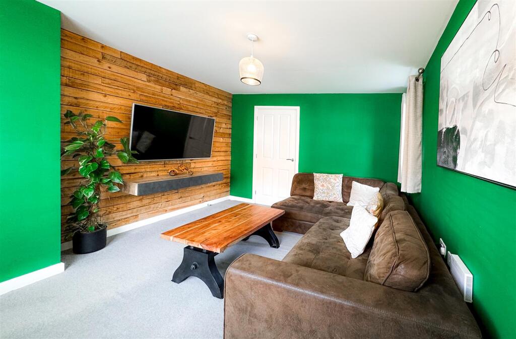 Additional property image - Meadow Drive, Long Itchington, Southam