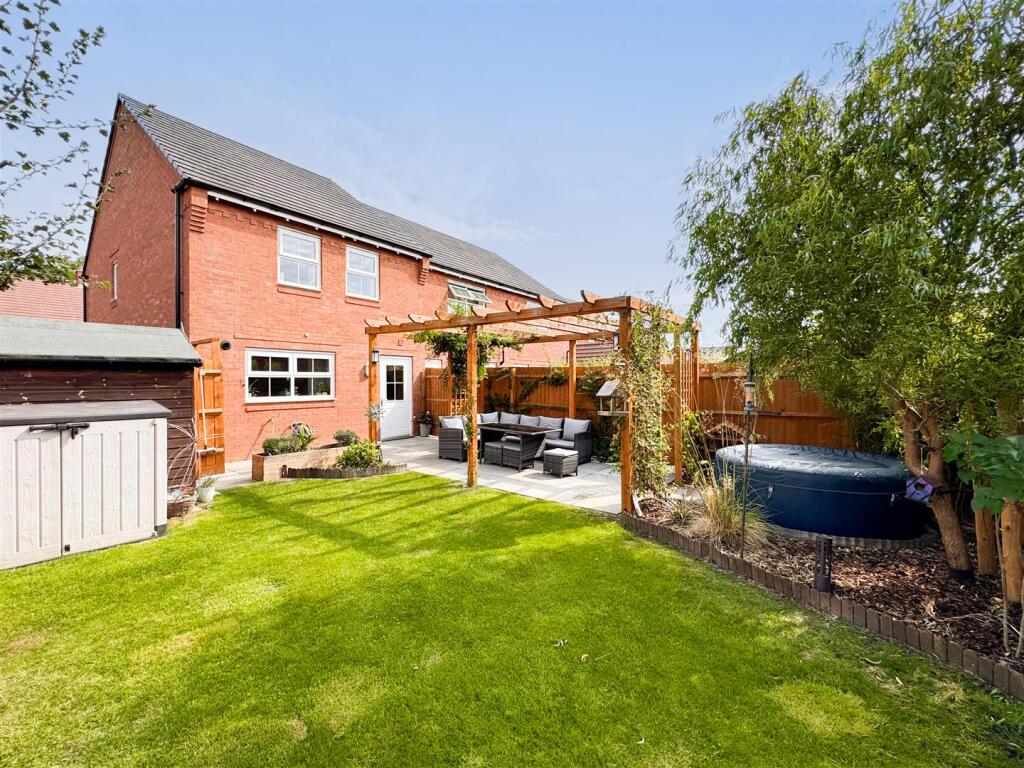Additional property image - Meadow Drive, Long Itchington, Southam