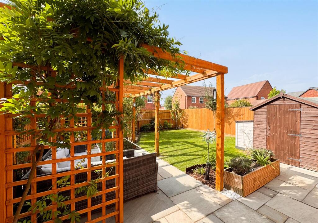 Additional property image - Meadow Drive, Long Itchington, Southam