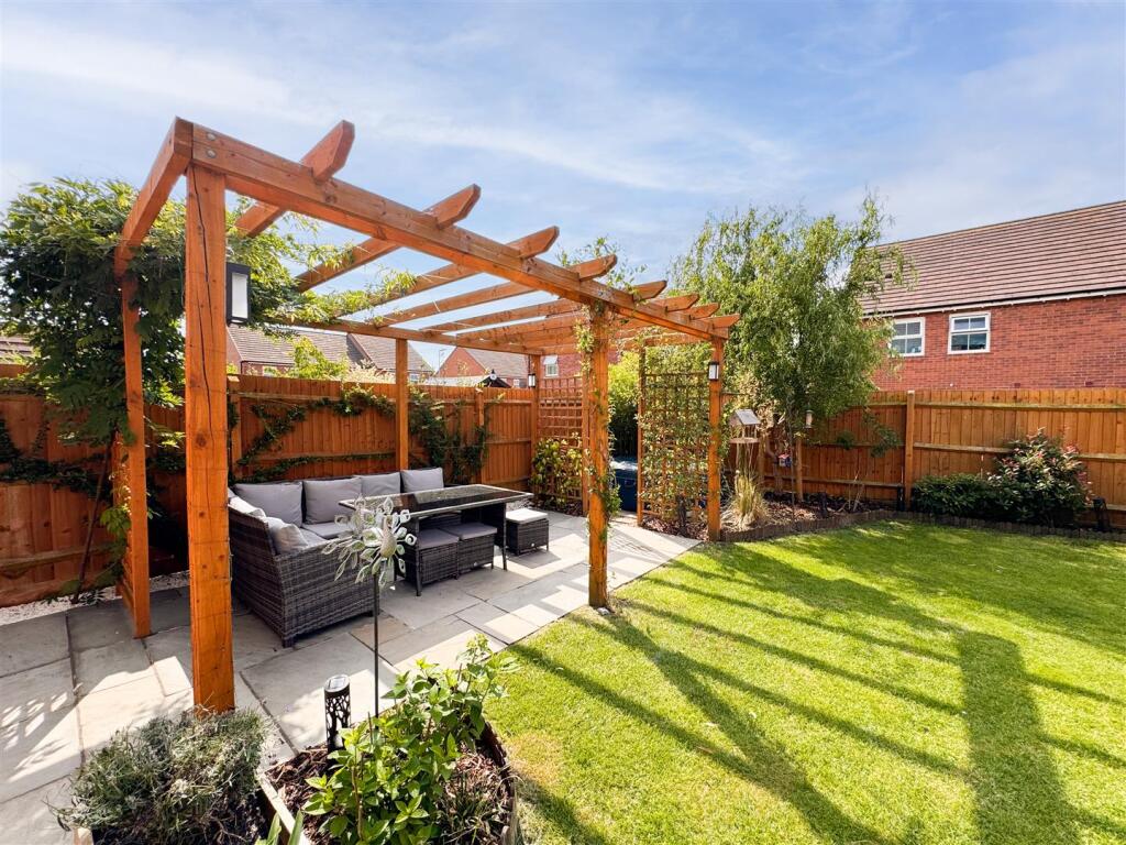 Additional property image - Meadow Drive, Long Itchington, Southam