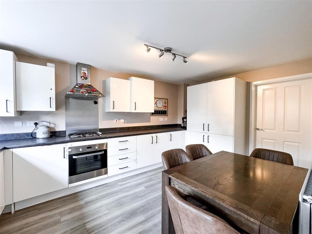 Additional property image - Meadow Drive, Long Itchington, Southam