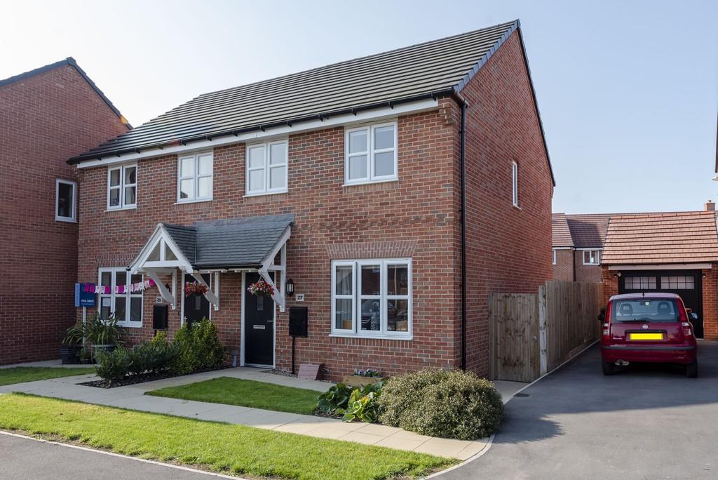 3 bedroom semidetached house for sale in Dove Close, Southam, CV47