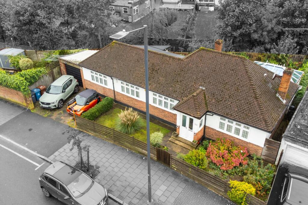 4 bedroom bungalow for sale in Kenton Lane, Harrow, HA3