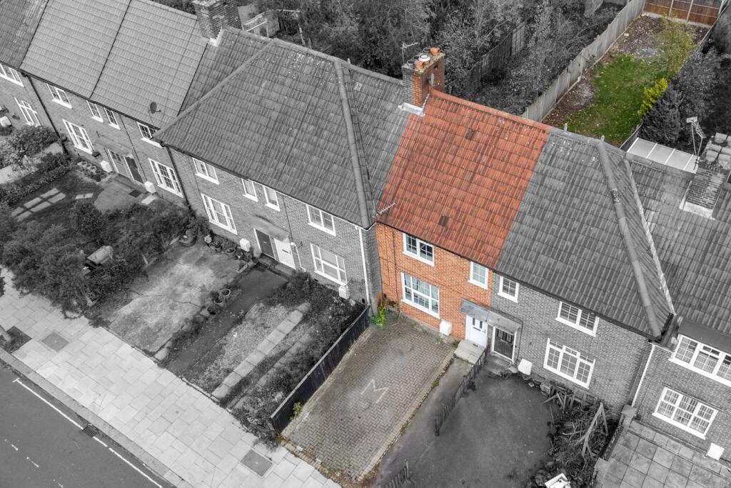 Main image of property: Greenford Avenue, London, W7