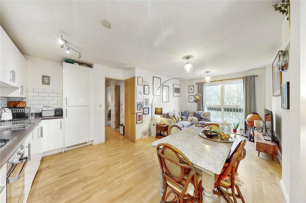 2 bedroom apartment for sale in Wellesley Terrace, N1