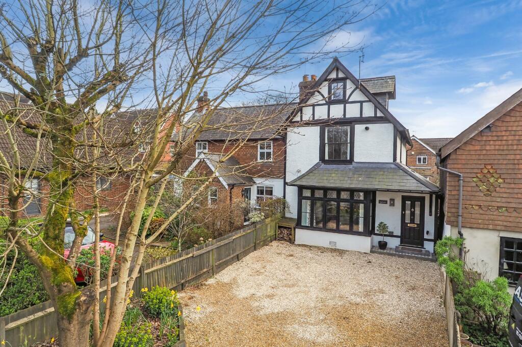 4 bedroom semidetached house for sale in Headley Road, Grayshott