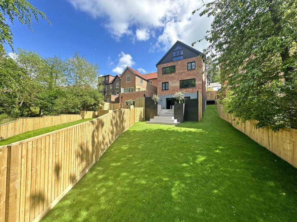 4 bedroom detached house for sale in Kings Road, Haslemere, Surrey, GU27