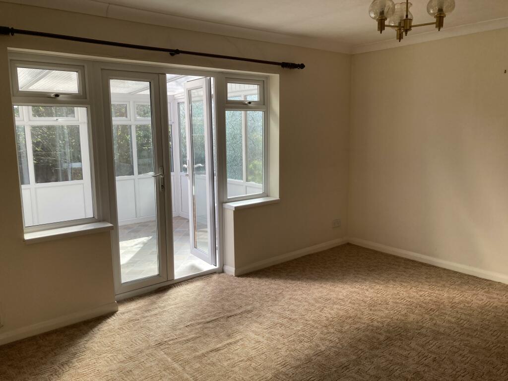 Bungalow to rent on Lea Close, YEOVIL
