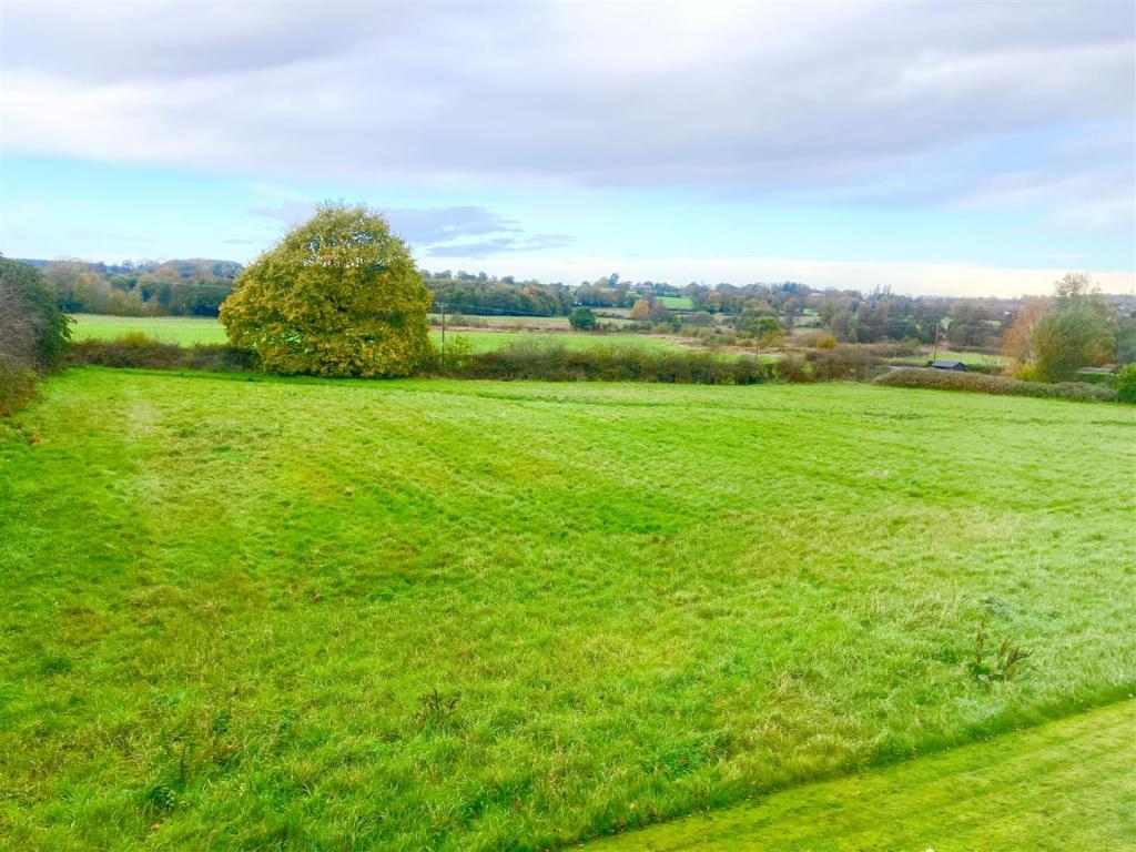 3 bedroom apartment for sale in Leomansley View, Lichfield, WS13