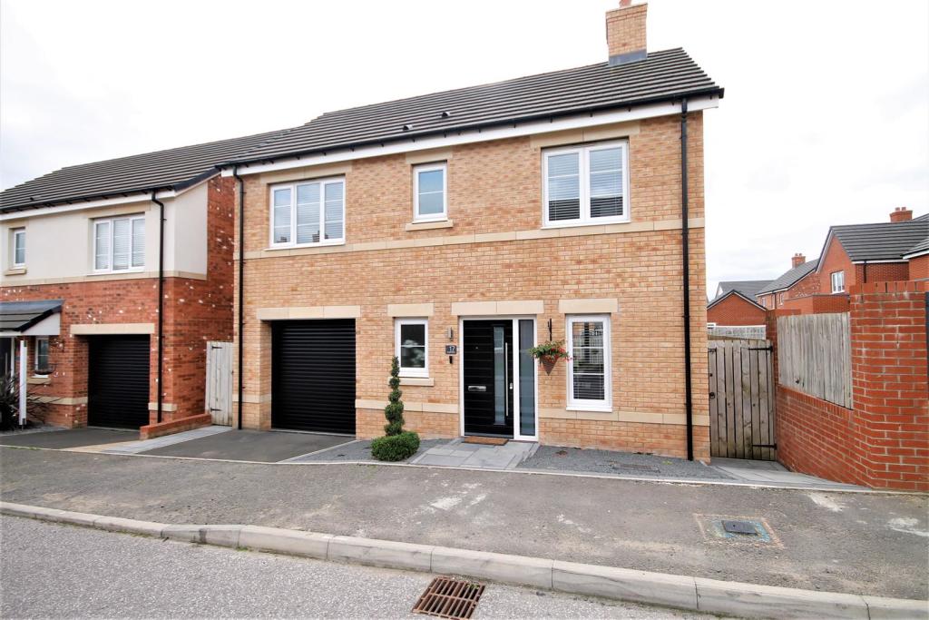 3 bedroom detached house for sale in Longhill Court, Browney, Durham, DH7