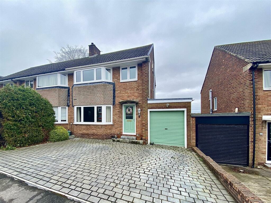 3 bedroom semidetached house for sale in Hastings Avenue, Merryoaks