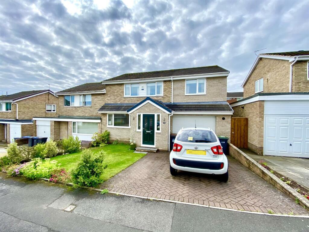 4 bedroom semidetached house for sale in Barrasford Road, Newton Hall