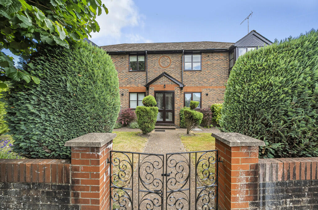 1 bedroom apartment for sale in Birfield Road, Loudwater, High