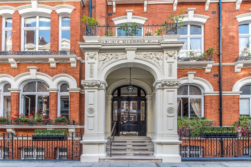 3 bedroom apartment for sale in Carlisle Mansions, Carlisle Place