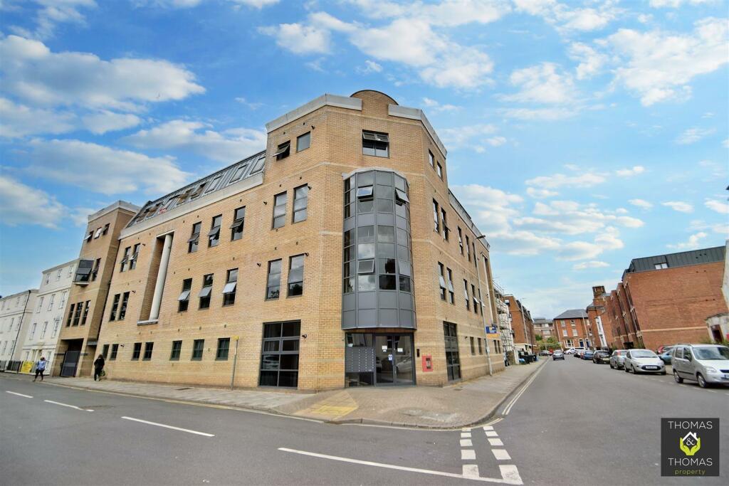 1 bedroom flat for sale in Fitzalan House, Gloucester, GL1