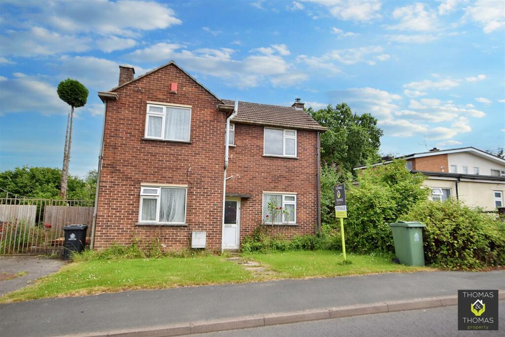 3 bedroom detached house for sale in Birchall Avenue, Gloucester, GL4
