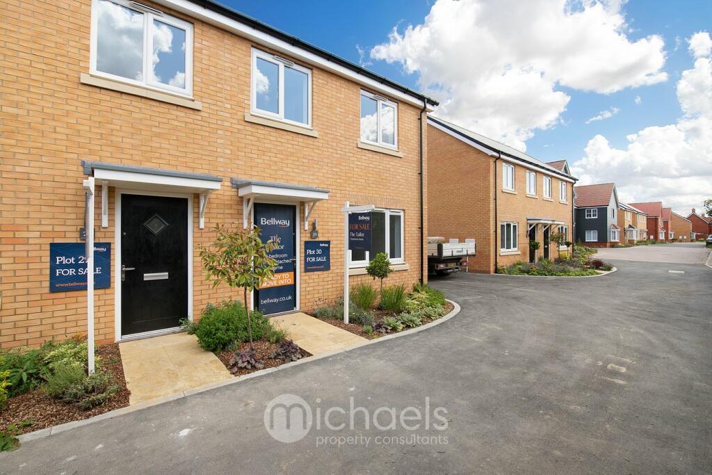 3 bedroom semidetached house for sale in Aspen Walk, Halstead Road