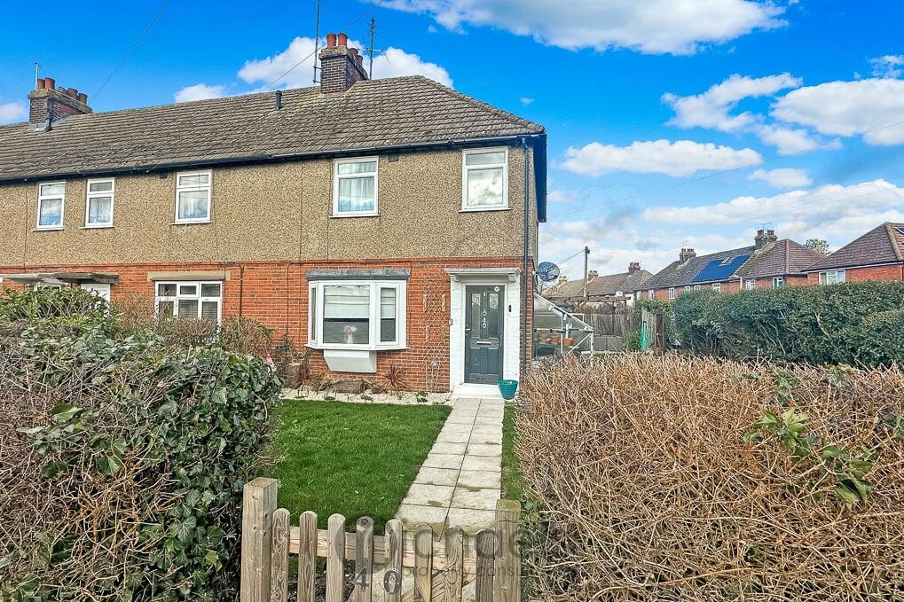 3 bedroom end of terrace house for sale in Mill Road, Mile End, Colchester, CO4