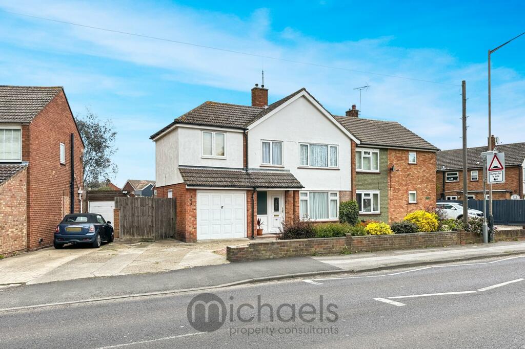 4 bedroom semidetached house for sale in Blackberry Road, Stanway, Colchester, CO3