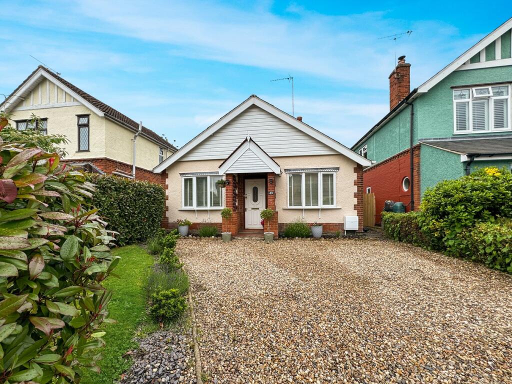 2 bedroom detached bungalow for sale in King Harold Road, Colchester, CO3